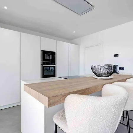 Luxury In Mirador De Hills Apartment *