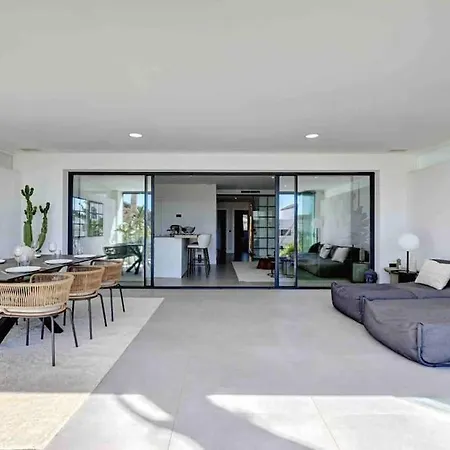Luxury In Mirador De Hills Apartment *
