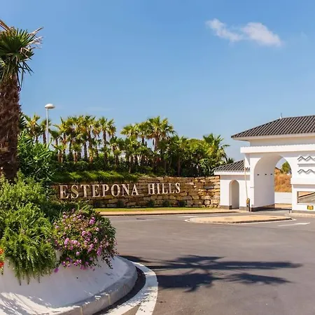 아파트 Luxury In Mirador De Hills 에스테포나