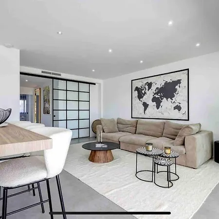아파트 Luxury In Mirador De Hills 에스테포나
