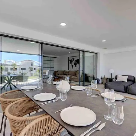 Luxury In Mirador De Hills Apartment