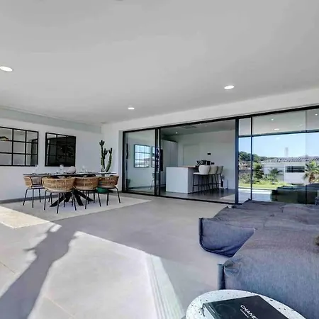 Luxury In Mirador De Hills *